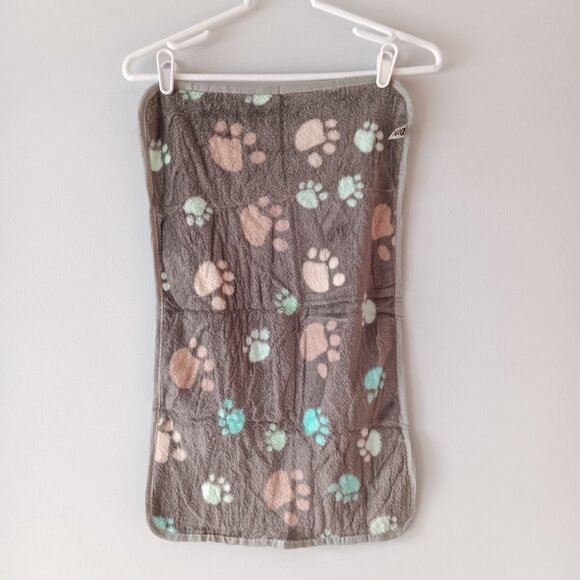 New Dono Dog Blanket Soft Fluffy Fleece Paw Print Grey Pink Blue 15" x 23" - Picture 3 of 6